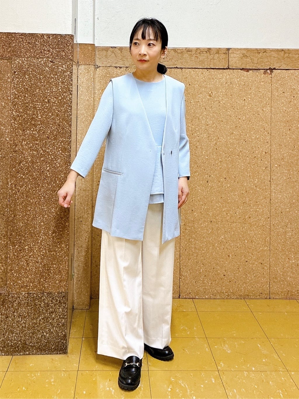 hattoriさんの「INDIVI｜【洗える／UVケア／SETUP可】着る日傘ペプラムブラウス」を使ったコーディネート