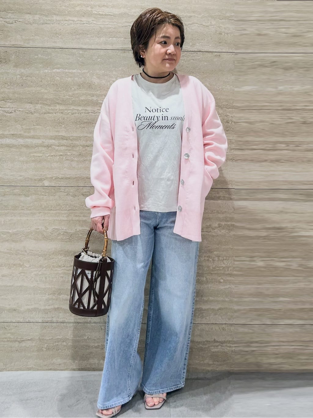 NAMIさんの「OPAQUE.CLIP｜リラクシーロゴプリントTシャツ【洗濯機OK】」を使ったコーディネート