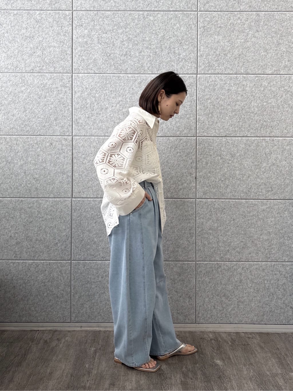 ayanoさんの「INDIVI｜幾何柄レースビッグシャツ」を使ったコーディネート