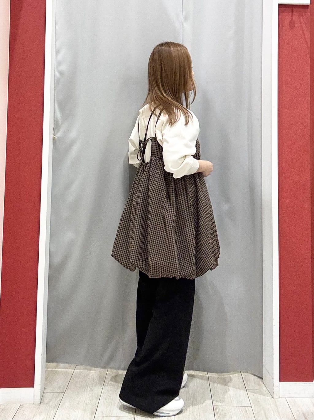 shioさんの「SHOO･LA･RUE｜【洗濯機可/体型カバー/S-LL】後ろ姿も抜かりない ギンガムチェック柄バルーンキャミチュニック」を使ったコーディネート