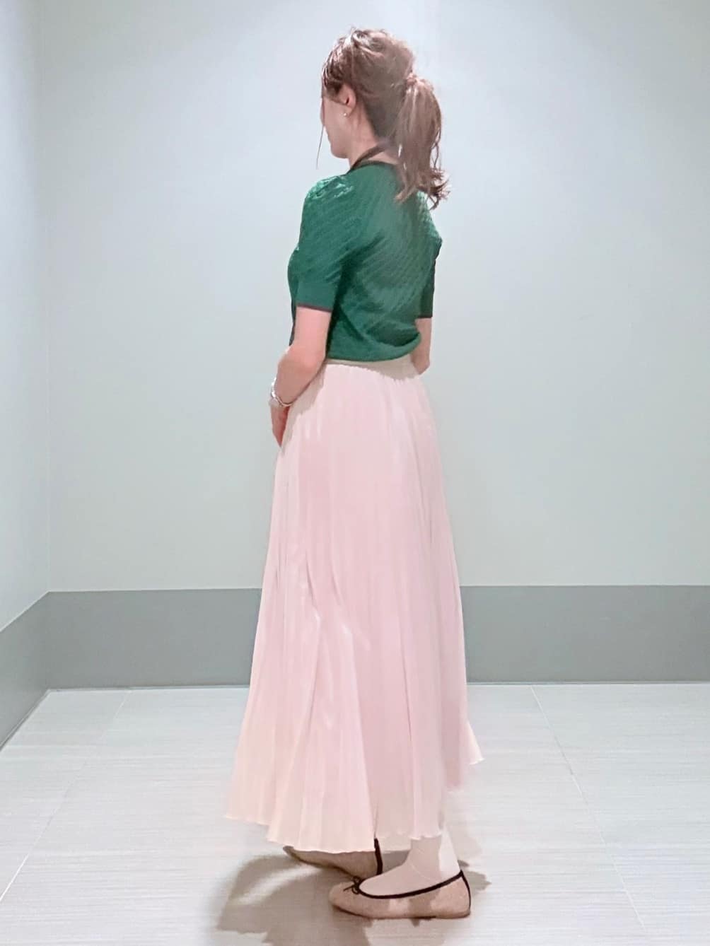 Yamaさんの「DRESSTERIOR｜【6色展開/オンオフ】レース編みハーフスリーブニット」を使ったコーディネート