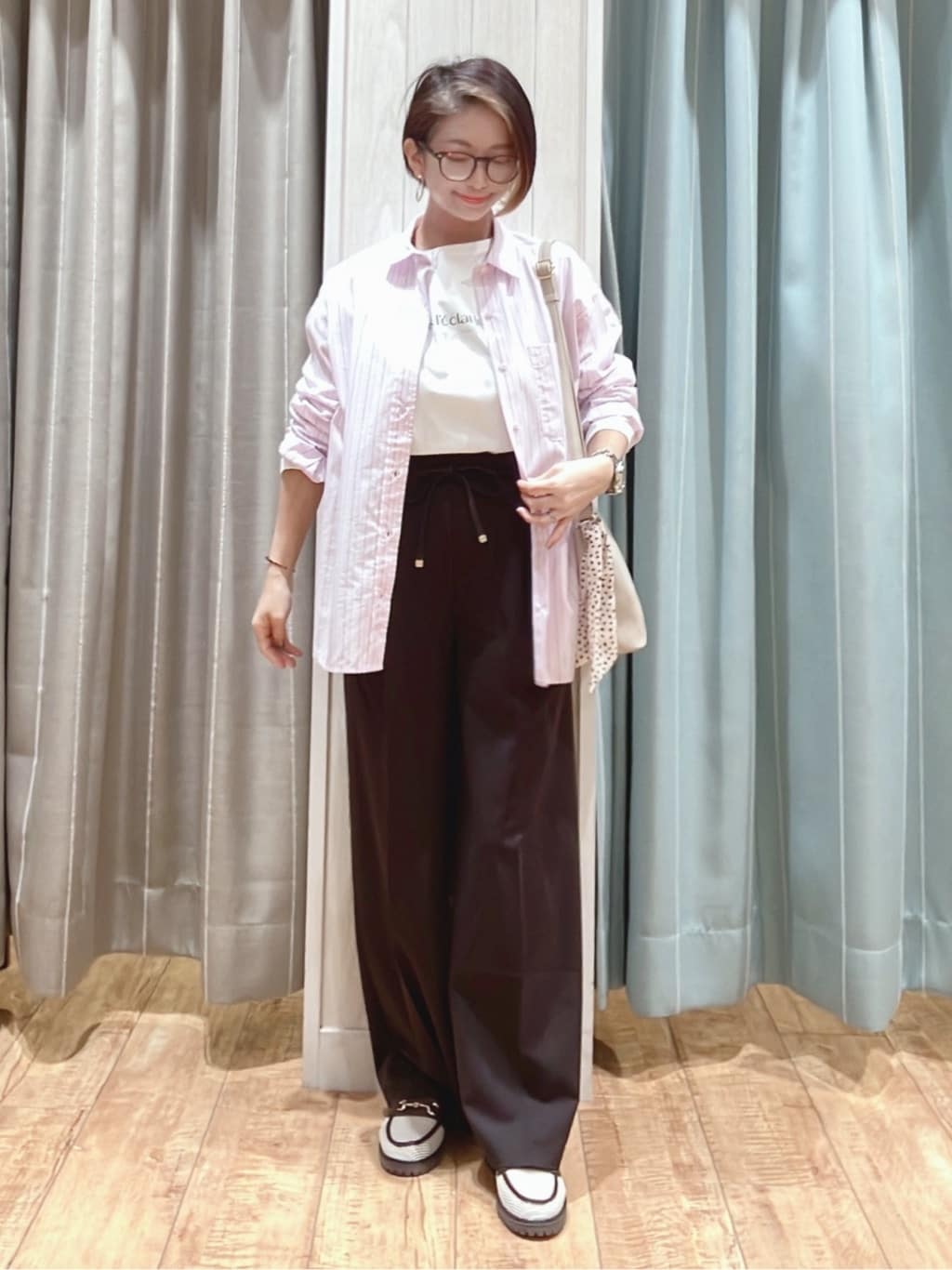 aaamiさんの「SHOO･LA･RUE｜【UV/抗菌防臭/洗濯機可】小さめロゴの大人スムースロンT」を使ったコーディネート