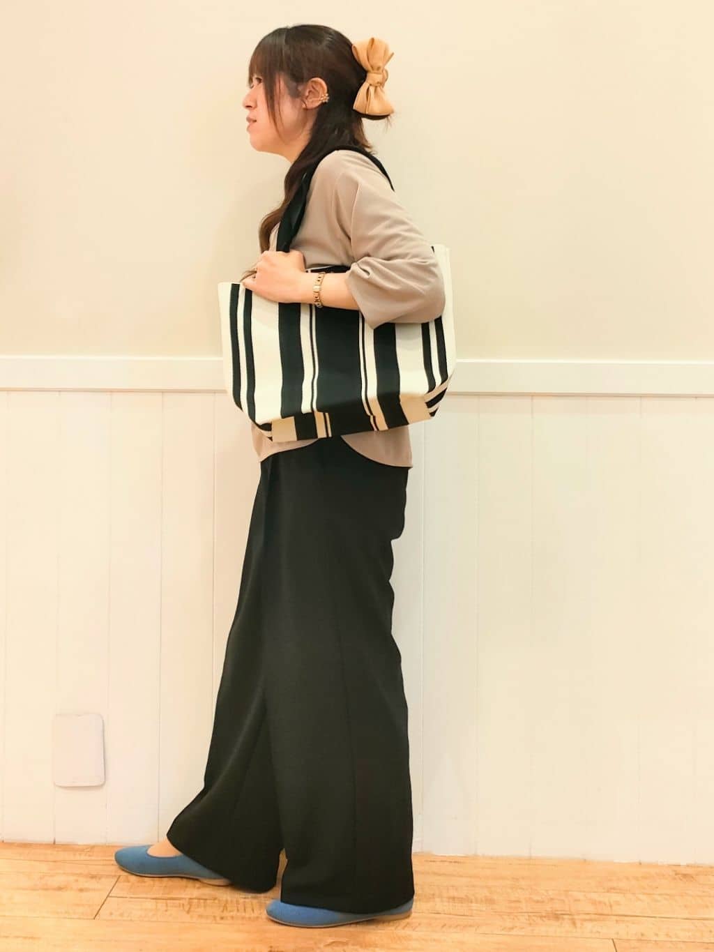 NMさんの「SHOO･LA･RUE｜【NEW/22.5㎝-24.5㎝】洗えてサラサラ ニットパンプス」を使ったコーディネート