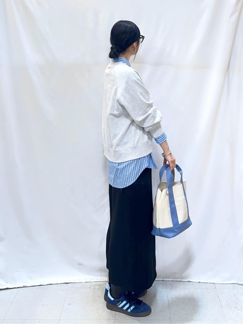 𝐇𝐢𝐫𝐨𝐦𝐢さんの「SHOO･LA･RUE｜MIX調 シンプルラグランスウェット」を使ったコーディネート