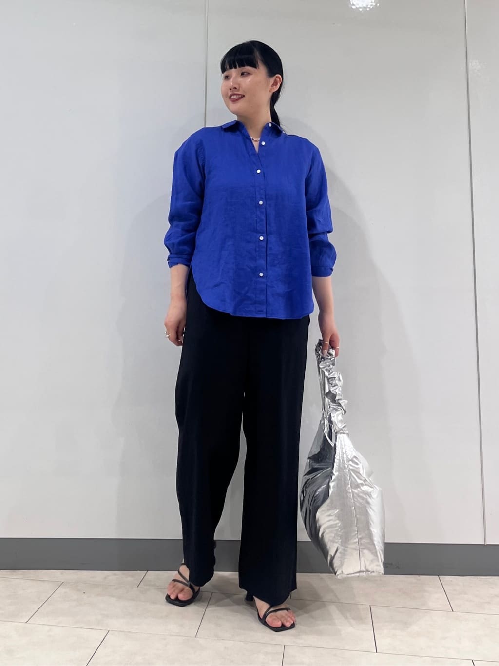 hasuさんの「INDIVI｜【接触冷感／2WAY】カシュクールリネンシャツ」を使ったコーディネート