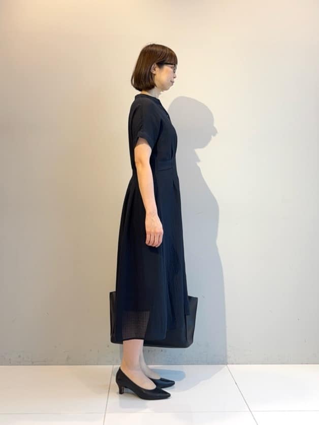 murayamaさんの「INDIVI｜【洗える】無地＆チェーン柄 シャーリングサッカーワンピース」を使ったコーディネート