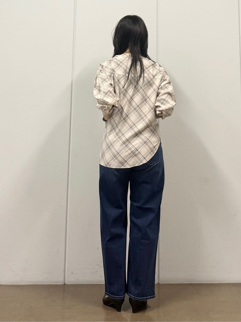 mizukiさんの「INDIVI｜【撥水／軽量】ミニマル スタンドカラーコート」を使ったコーディネート