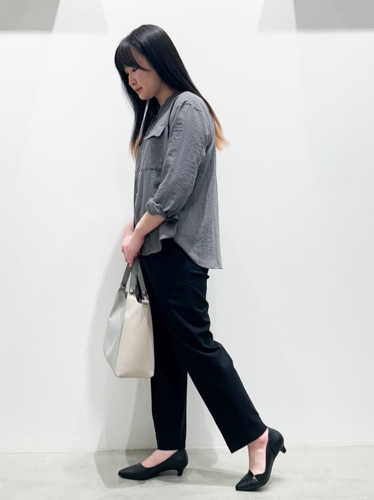 seinaさんの「grove｜【貴島明日香さん着用】お仕事も普段も。今どきワークシャツブラウス」を使ったコーディネート