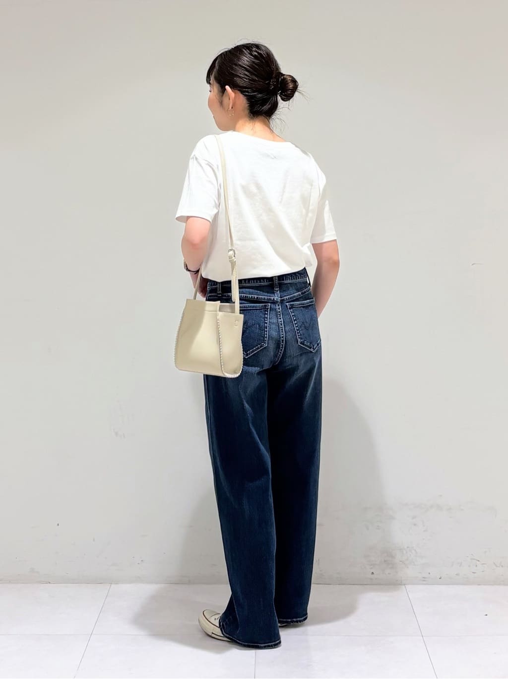 tsuyuさんの「INDIVI｜【合皮】スタッズ風メタルポシェットバッグ」を使ったコーディネート