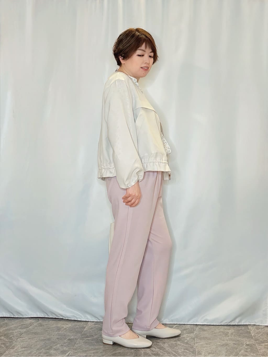 たみさんの「SHOO･LA･RUE｜【S-LL/7分袖】首元をすっきり魅せる　大人の上品サテンブラウス」を使ったコーディネート