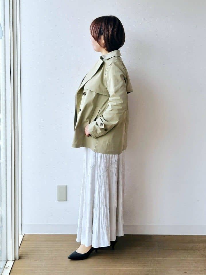 やじまさんの「UNTITLED｜【定番人気/はっ水/洗える】タスランショートトレンチコート」を使ったコーディネート