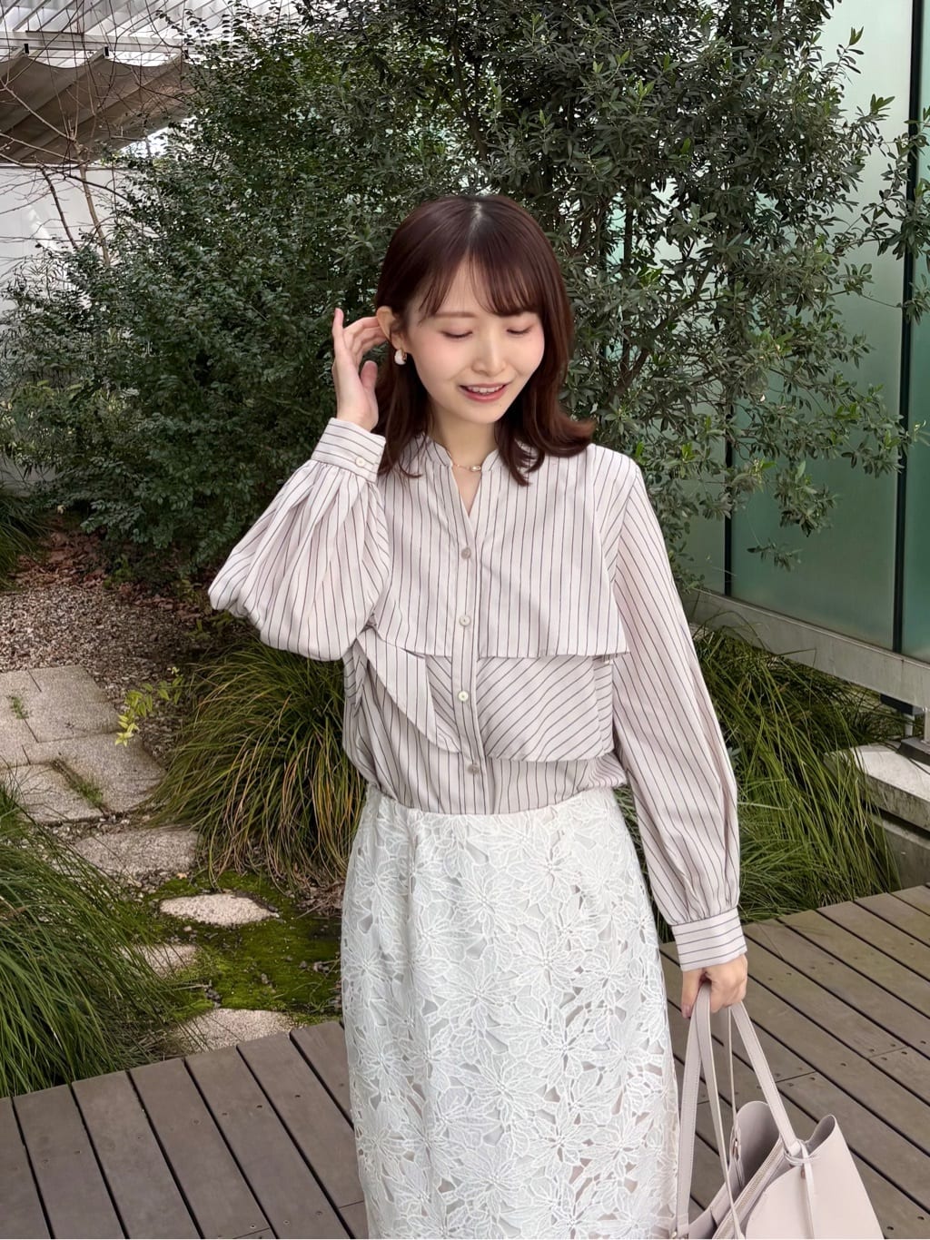 みさかさんの「index｜フリルキーネックシャツ【洗濯機OK／イージーアイロン／防シワ】《XS～LL／7col》」を使ったコーディネート
