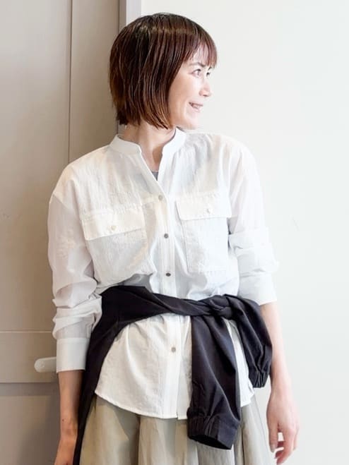 yamakoさんの「grove｜【貴島明日香さん着用】お仕事も普段も。今どきワークシャツブラウス」を使ったコーディネート