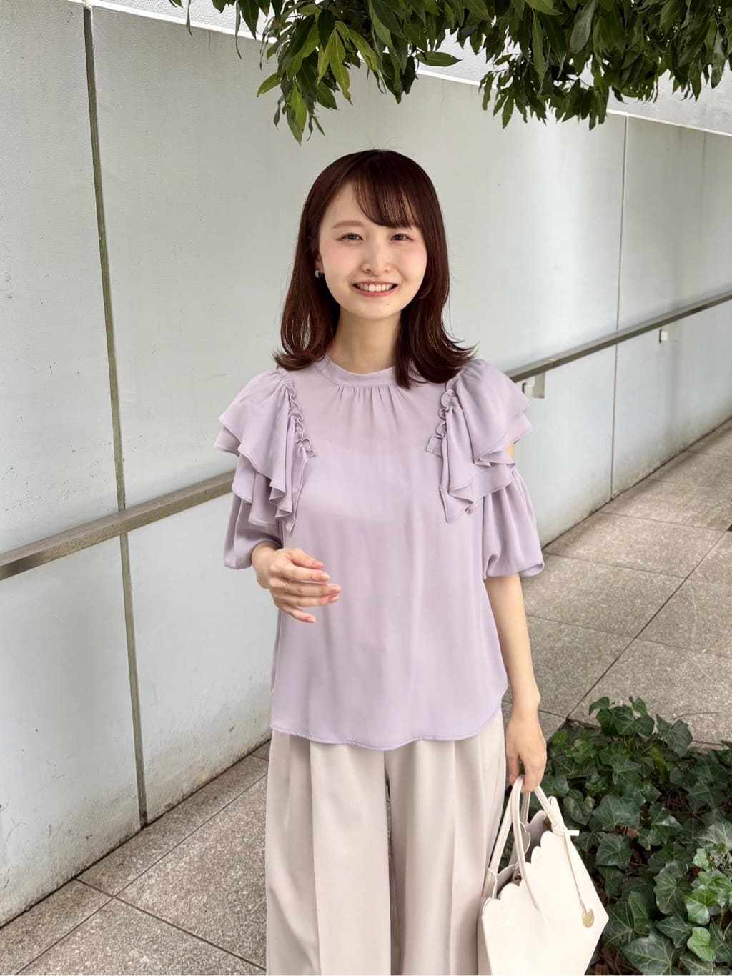 みさかさんの「index｜フリルスリットバルーンスリーブブラウス【洗濯機OK/イージーアイロン/防シワ】」を使ったコーディネート