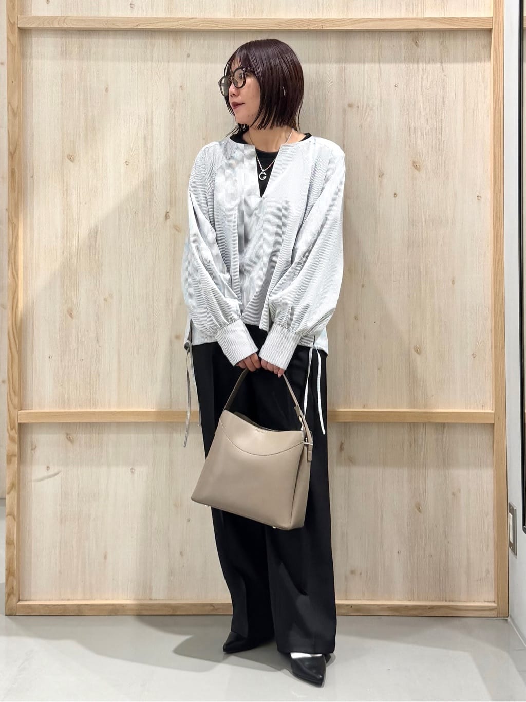 nanaさんの「THE SHOP TK｜キーネックストライプドロストシャツブラウス」を使ったコーディネート