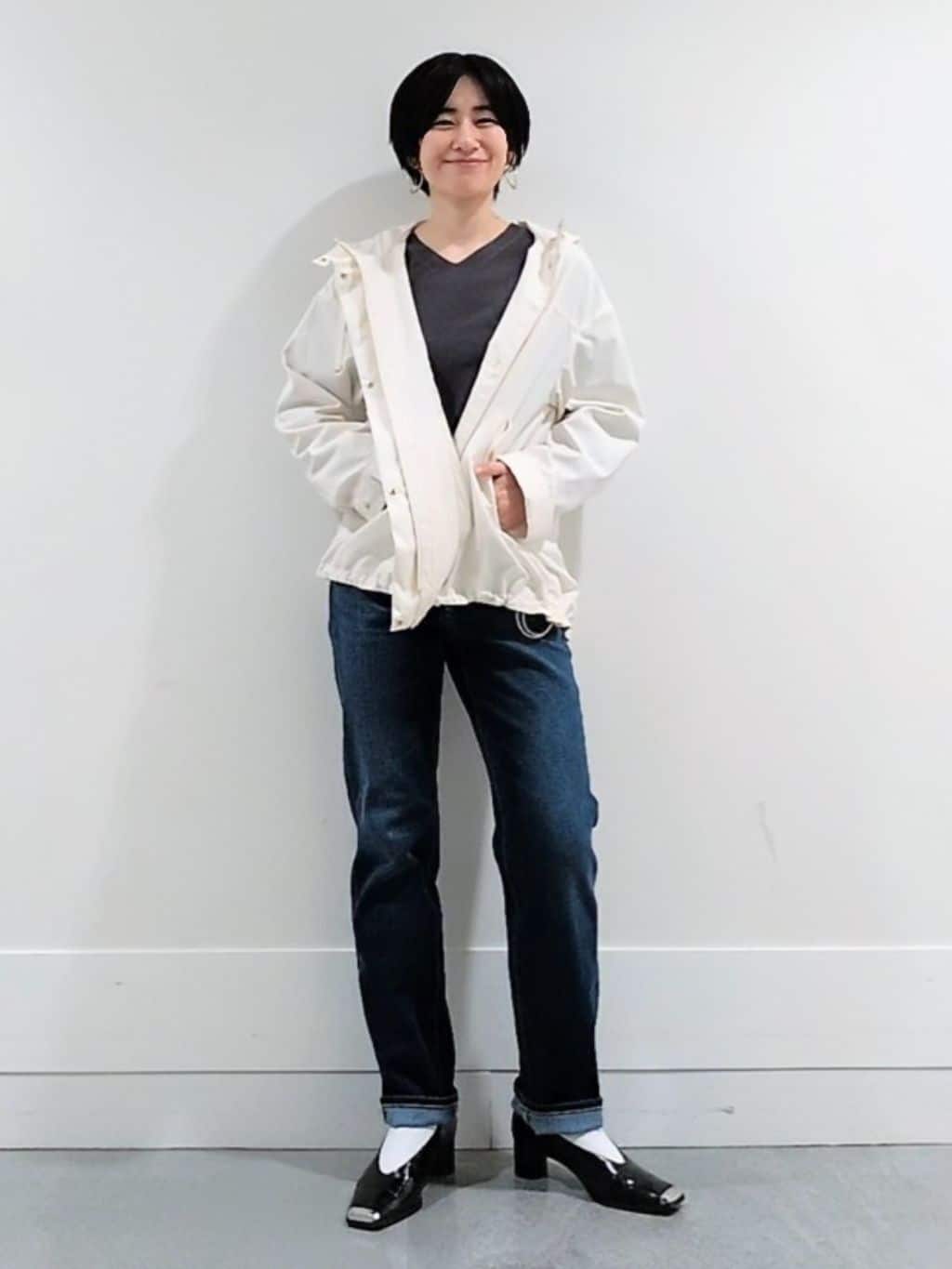ミズタさんの「UNTITLED｜【7色展開/洗える/程よい透け感】ドライタッチVネックニット」を使ったコーディネート