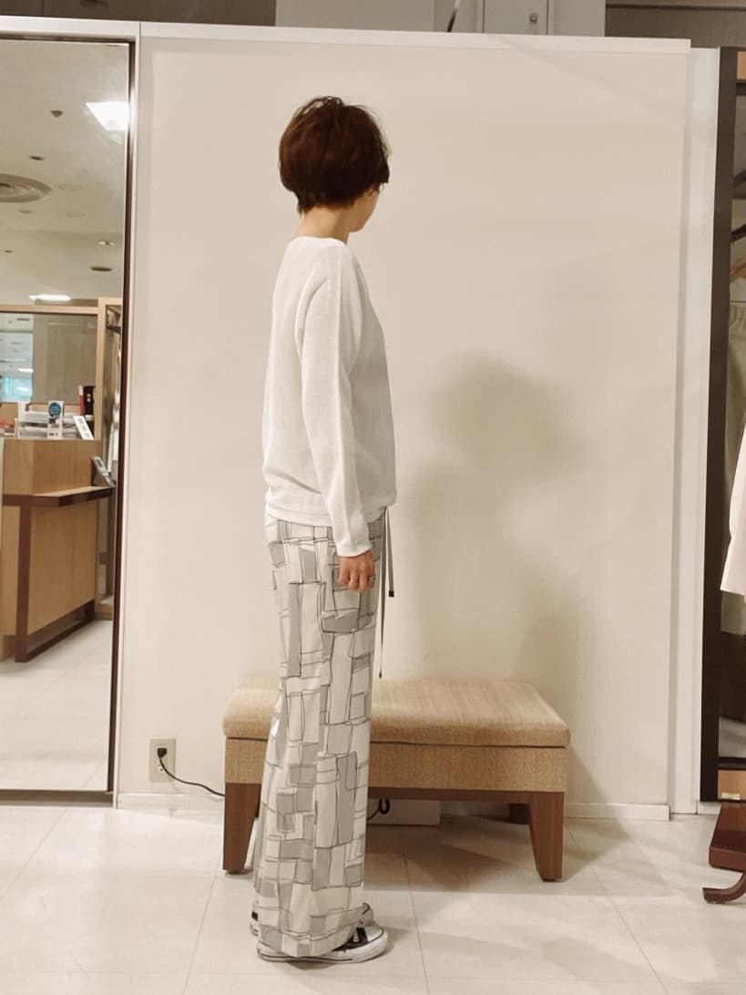 IWAMOさんの「UNTITLED｜【8色展開/程よい透け感】ドライタッチボートネックニット」を使ったコーディネート