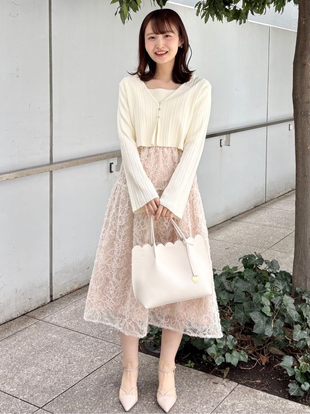 みさかさんの「index｜シェル&times;エッジメタルしずくピアス」を使ったコーディネート