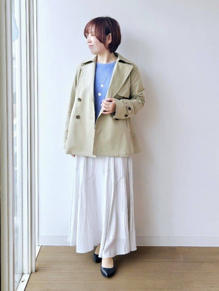 やじまさんの「UNTITLED｜【定番人気/はっ水/洗える】タスランショートトレンチコート」を使ったコーディネート
