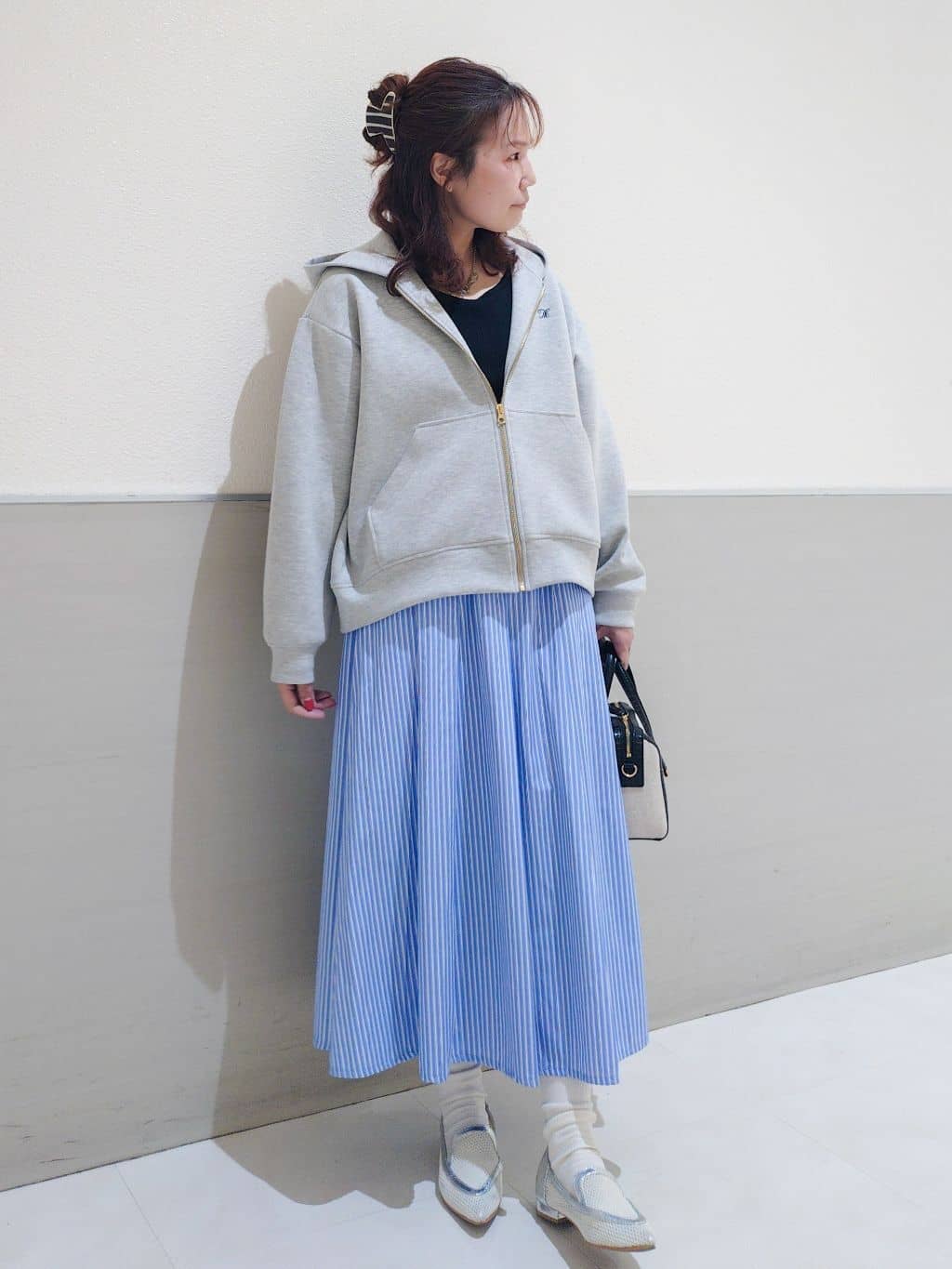 maruさんの「THE SHOP TK｜ダンボールジップパーカ」を使ったコーディネート
