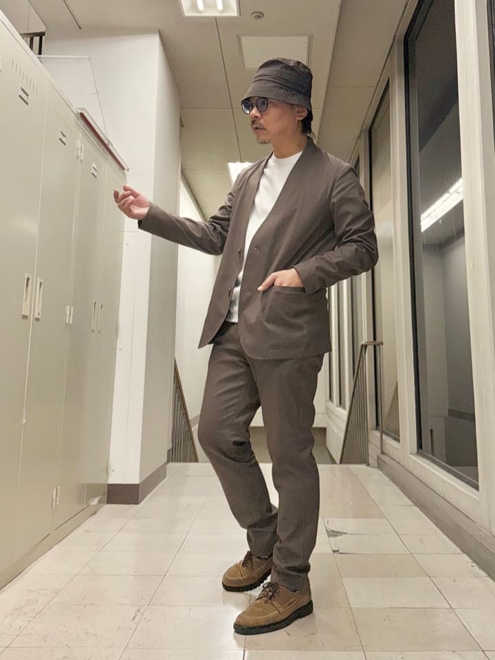 MAKOTO AIさんの「TAKEO KIKUCHI｜【ON／OFF兼用】CARREMANファブリック ノーカラージャケット」を使ったコーディネート
