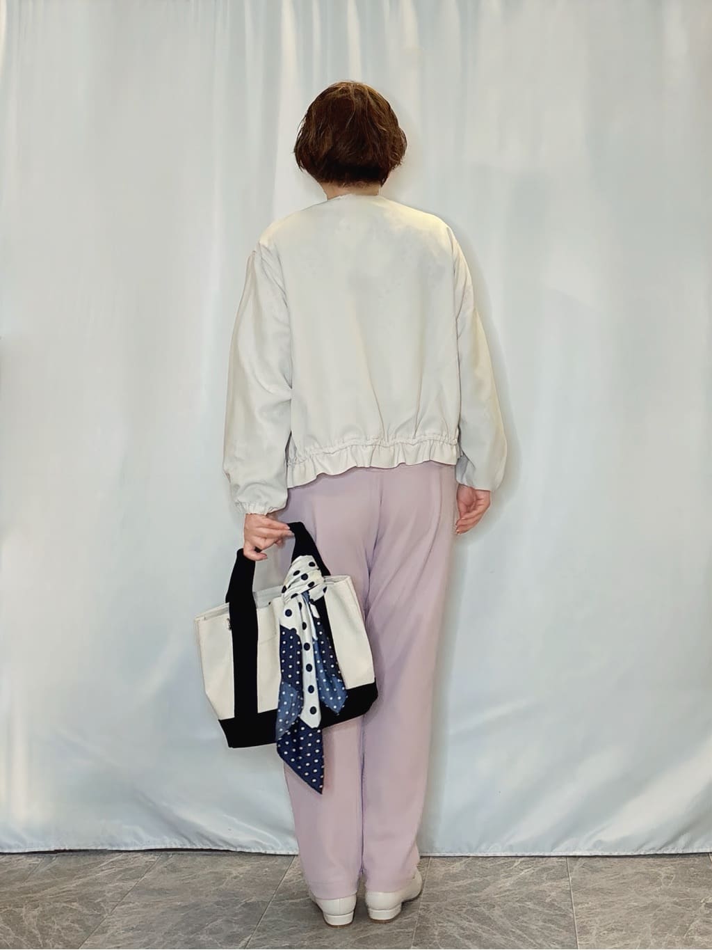 たみさんの「SHOO･LA･RUE｜【S-LL/7分袖】首元をすっきり魅せる　大人の上品サテンブラウス」を使ったコーディネート
