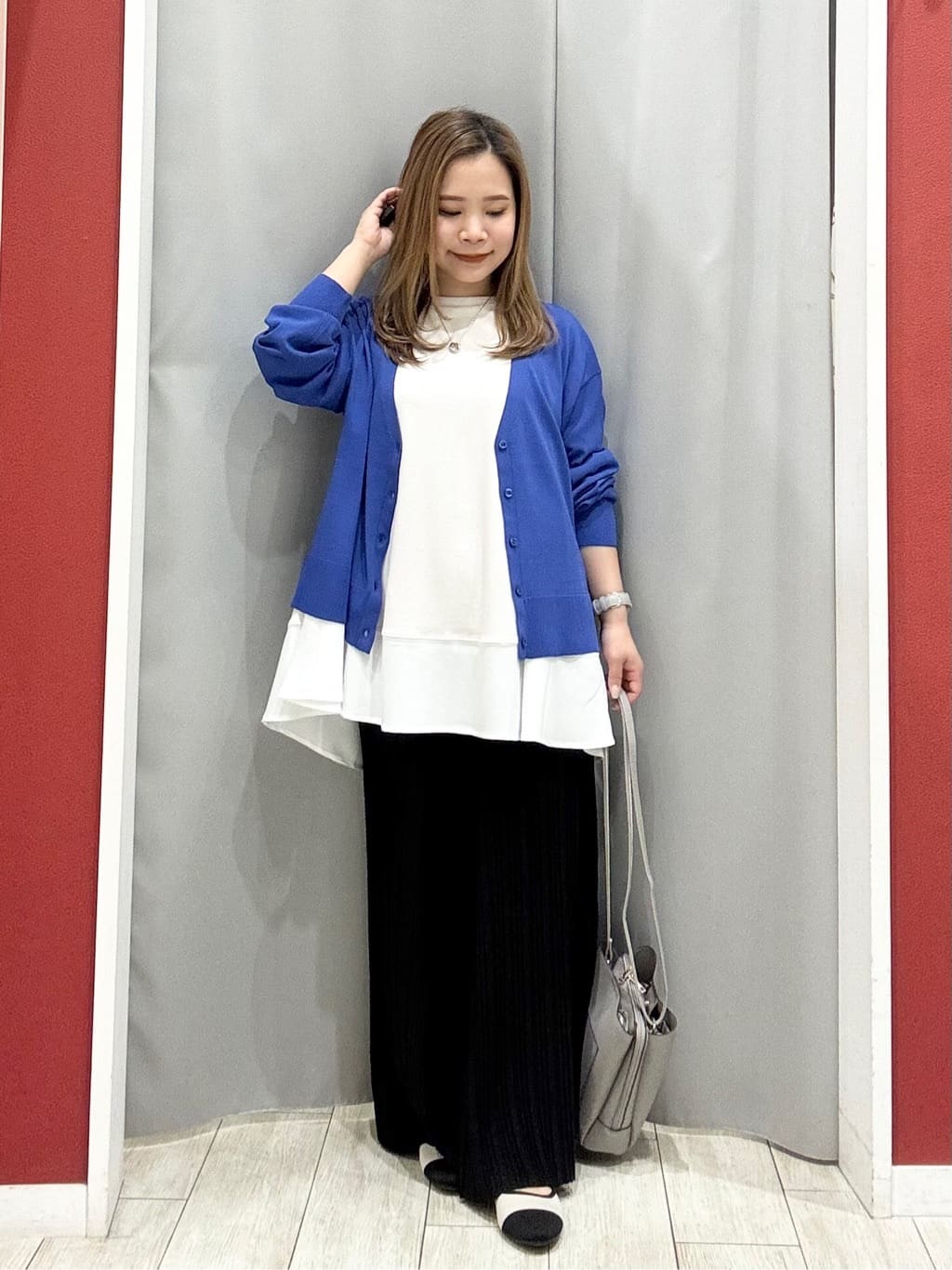 shioさんの「SHOO･LA･RUE｜【洗濯機可/UV】さらっとしたタッチが心地よい ショート丈 Vネックカーディガン」を使ったコーディネート