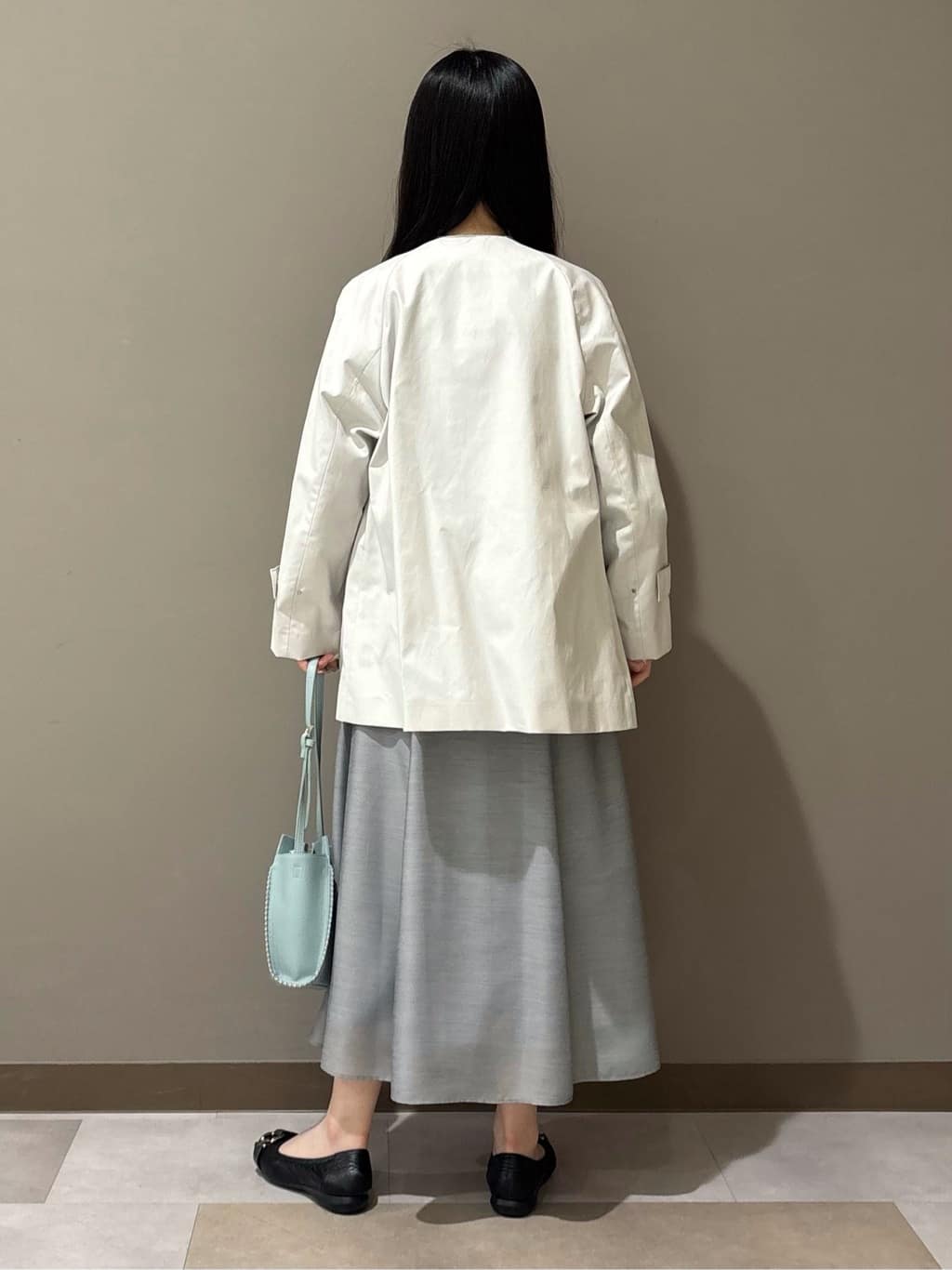 KEIKOさんの「INDIVI｜【撥水/軽量】ミドル丈 ミニマルトレンチコート」を使ったコーディネート