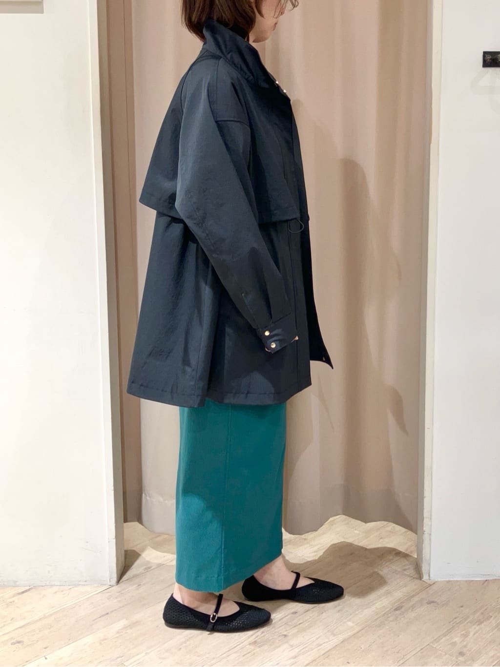 kimiさんの「grove｜【撥水／シルエット2WAY】羽織るだけでサマになる、スタンドネックテントラインコート」を使ったコーディネート