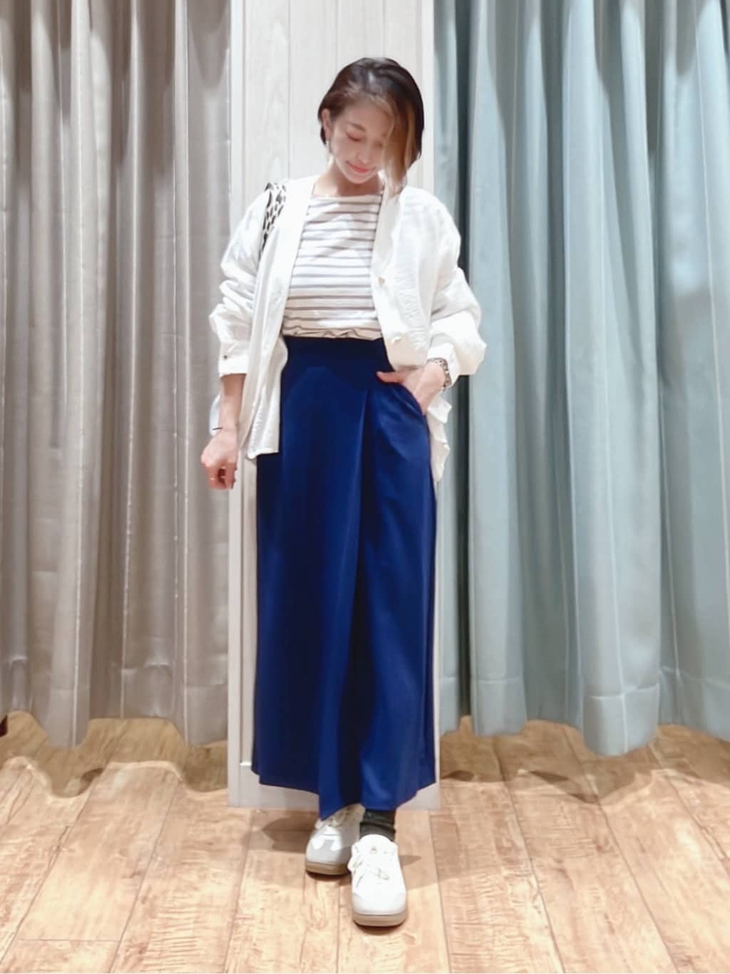 aaamiさんの「SHOO･LA･RUE｜【洗濯機可/S-LL】腰まわりを自然にカバーする ラップ風ナロースカート」を使ったコーディネート