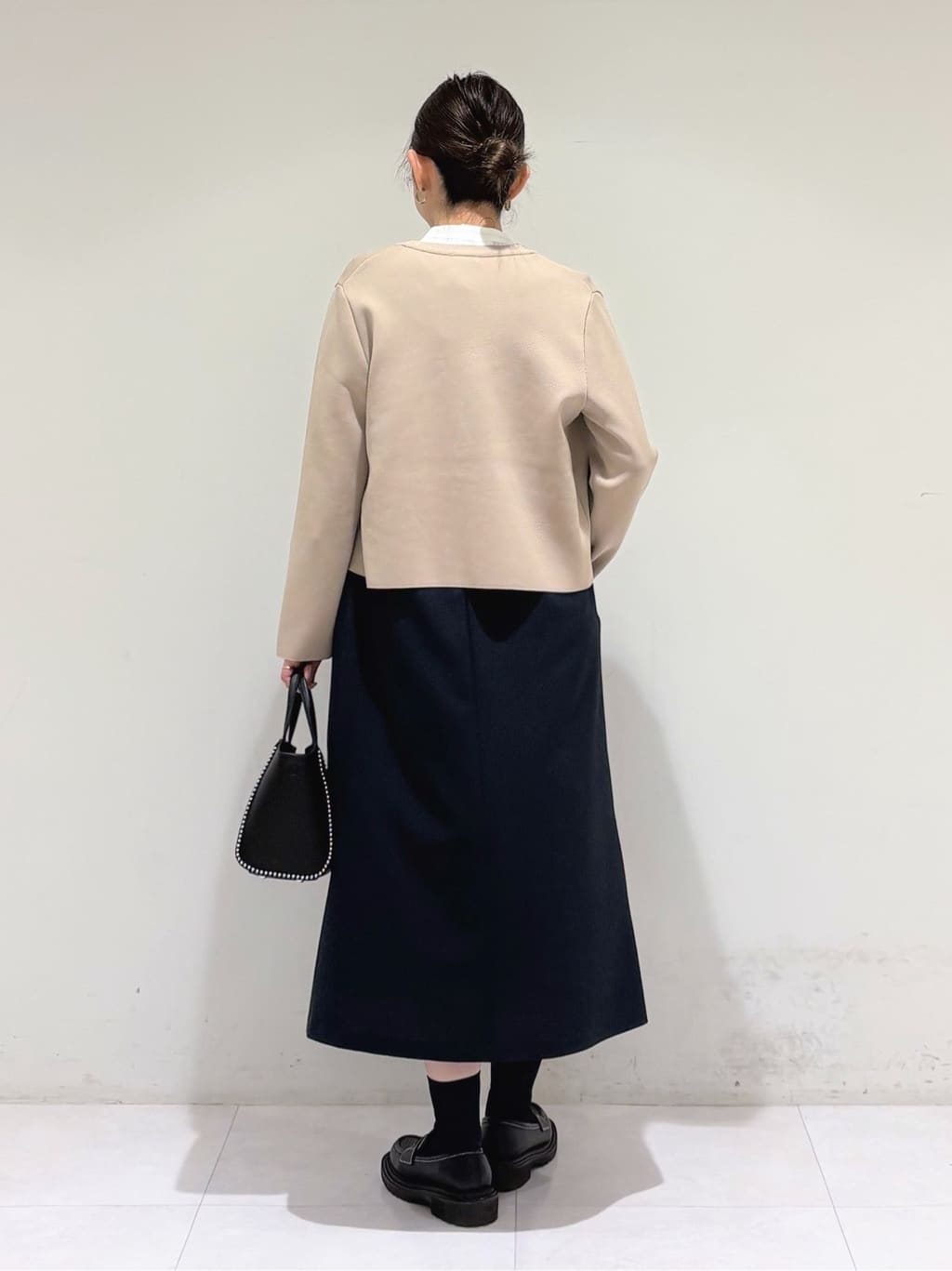 tsuyuさんの「INDIVI｜【洗える／SETUP可能】メタルボタンニットジャケット風カーディガン」を使ったコーディネート