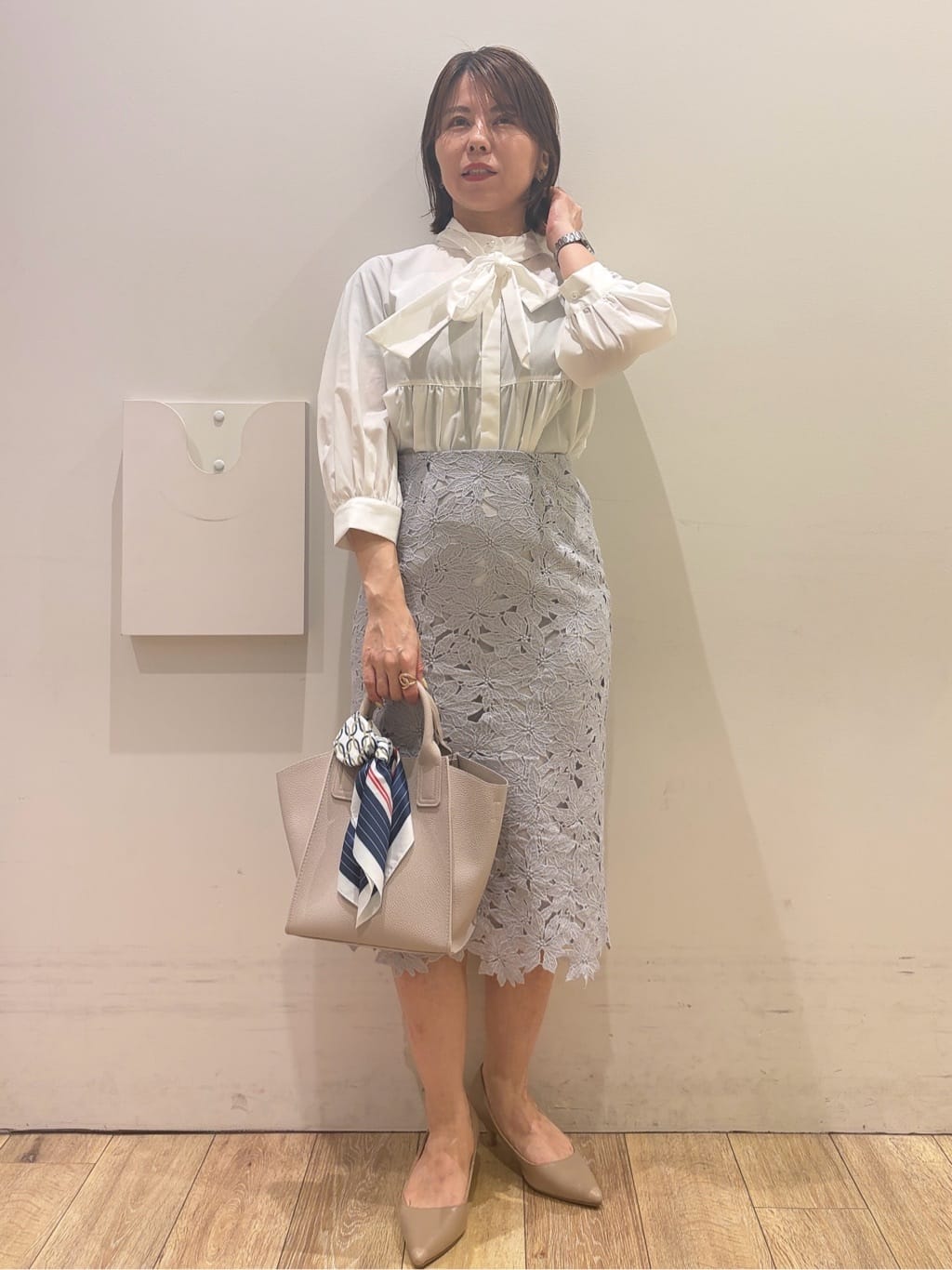 YUKOさんの「index｜ペプラムブラウス／ボウタイ取り外し可【洗濯機OK／イージーアイロン／防シワ】《XS～LL／8col》」を使ったコーディネート
