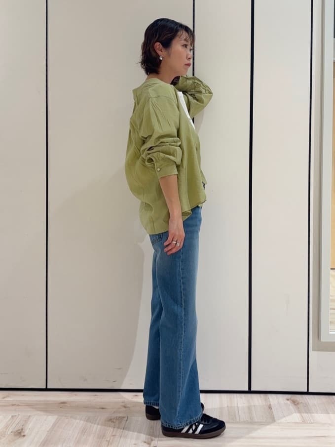 ｓａｔｏｍｉさんの「SHOO･LA･RUE｜【S-LL/体型カバー/Aライン】身体のラインを拾いにくい シアーシャツカーディガン」を使ったコーディネート