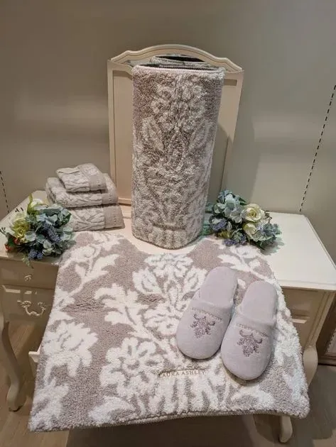 セミントン柄 トイレマット（トイレタリー） | LAURA ASHLEY HOME
