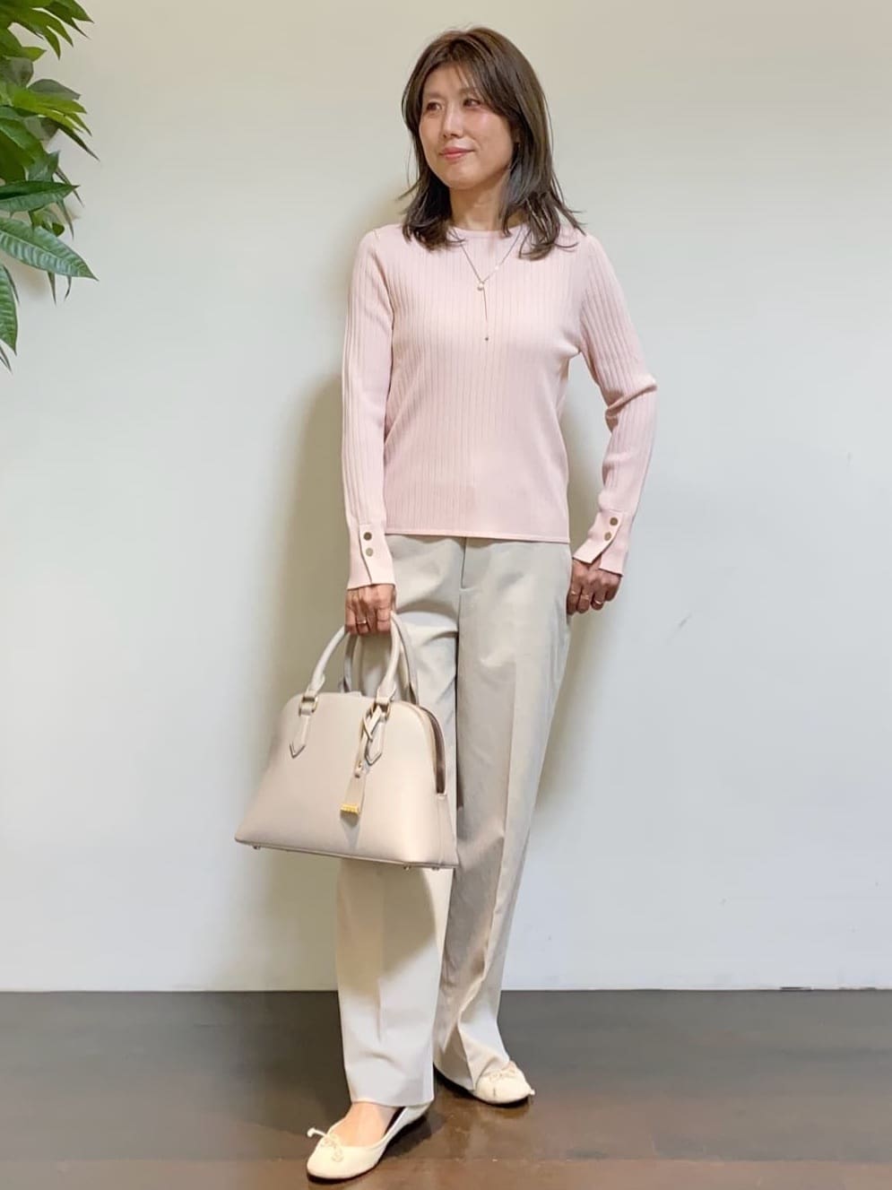 tomoさんの「UNTITLED｜◆【アンサンブル可/洗える】クルーネックニットカーディガン」を使ったコーディネート