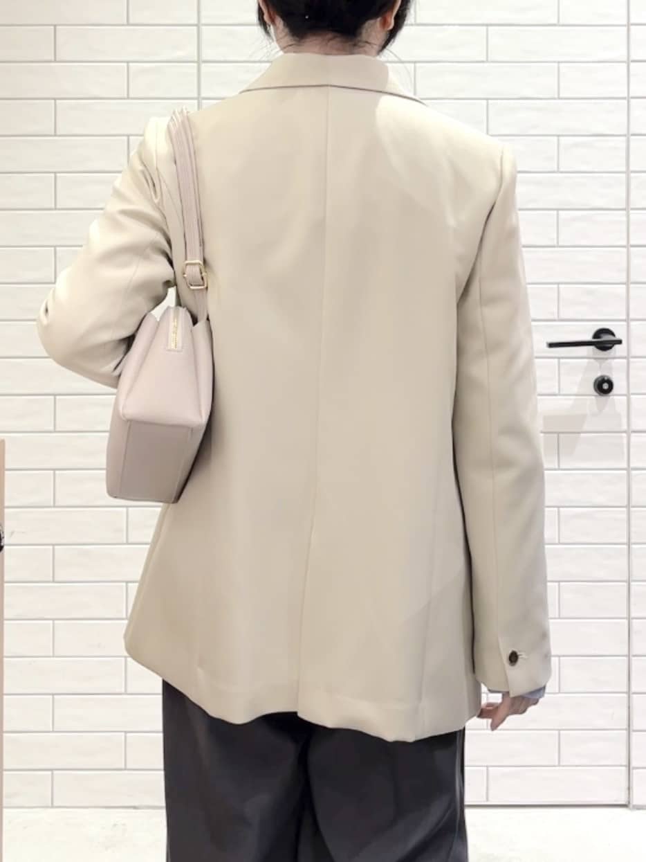 しおりさんの「OPAQUE.CLIP｜金ボタンダブルブレストテーラードジャケット／セットアップ対応【洗える】」を使ったコーディネート