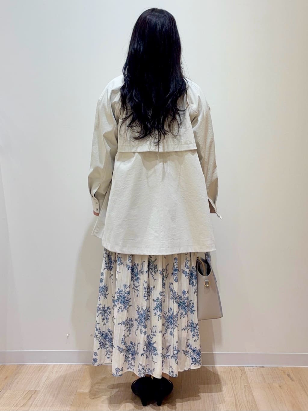minamiさんの「grove｜【撥水／シルエット2WAY】羽織るだけでサマになる、スタンドネックテントラインコート」を使ったコーディネート