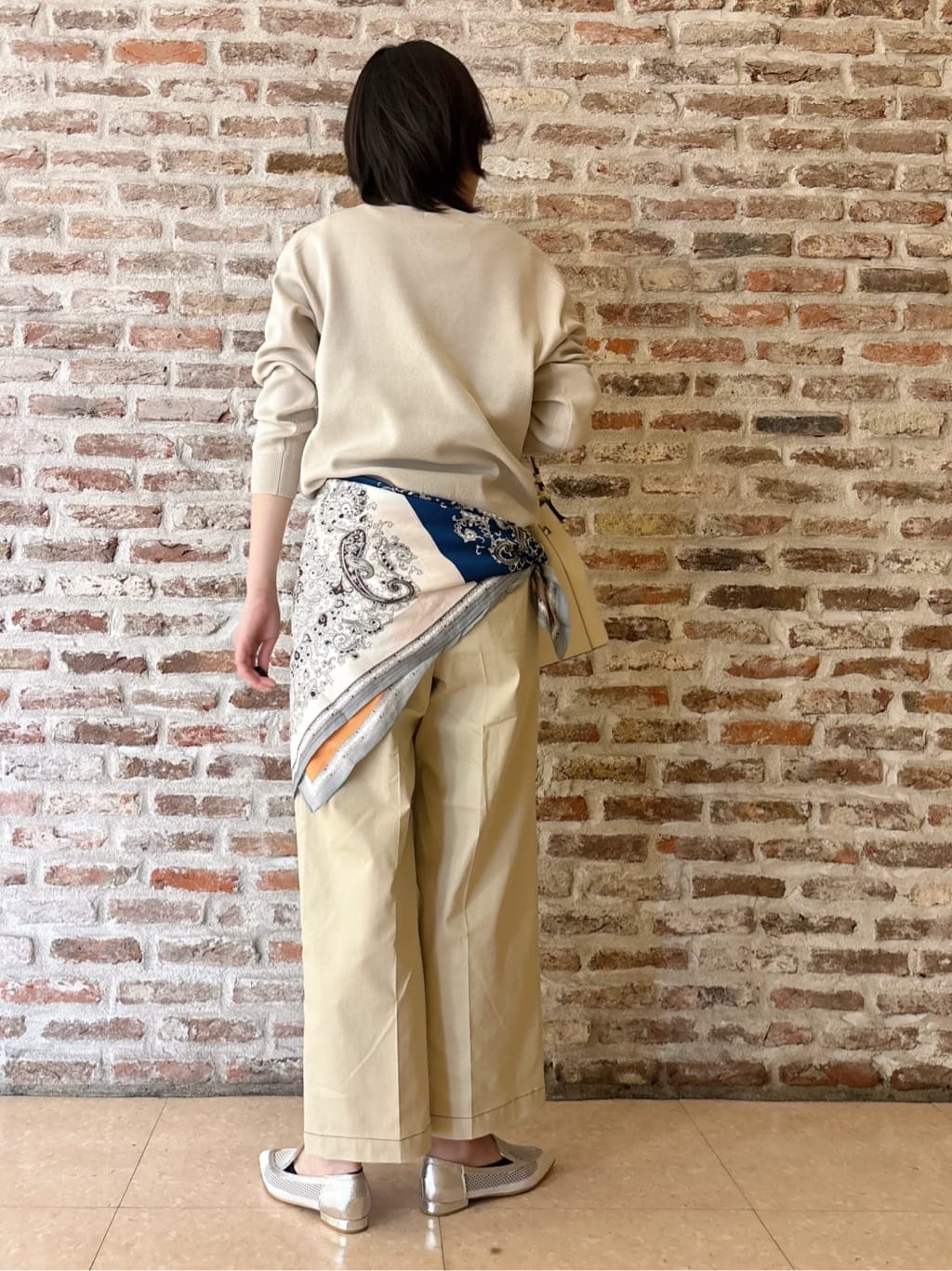 しばさんの「THE SHOP TK｜【S-XLサイズ/上品見えが叶う】Vネックニット/洗濯機OK」を使ったコーディネート