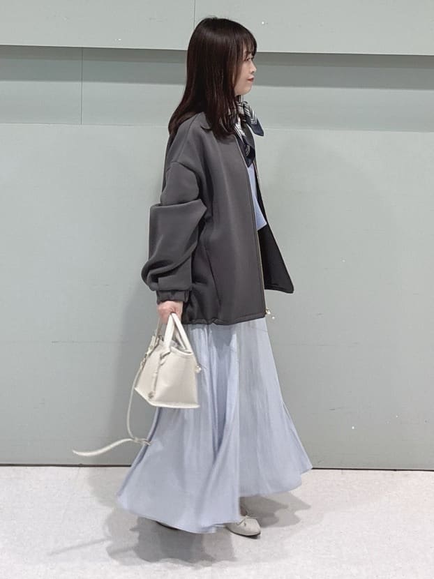 makiさんの「UNTITLED｜【7色展開/洗える/程よい透け感】ドライタッチVネックニット」を使ったコーディネート