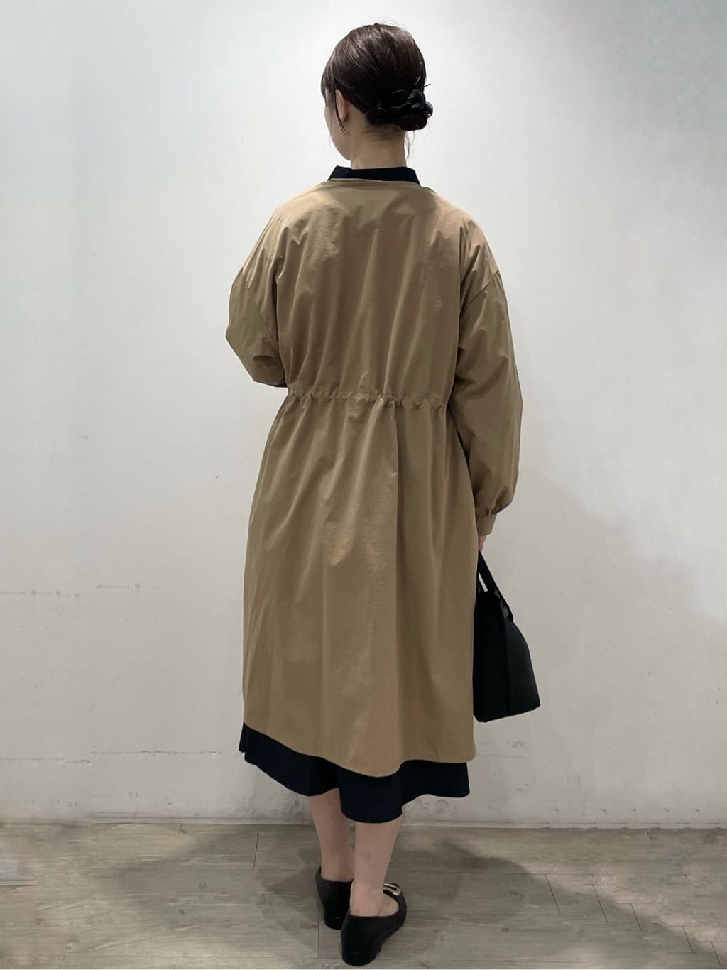 tomokoさんの「OPAQUE.CLIP｜ヴィンテージクロスノーカラーロングコート【洗濯機OK／ストレッチ／イージーアイロン】」を使ったコーディネート