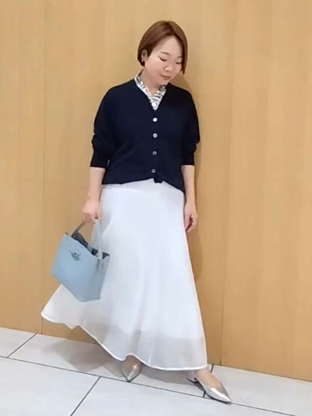s u g iさんの「UNTITLED｜【セットアップ可/洗える】シアーVネックカーディガン」を使ったコーディネート