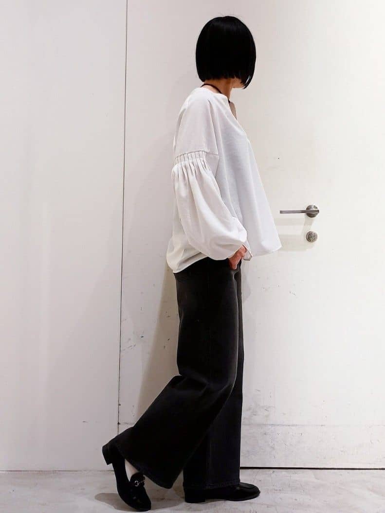 shinkoさんの「OPAQUE.CLIP｜スキッパーボリュームスリーブブラウス【洗濯機OK】」を使ったコーディネート