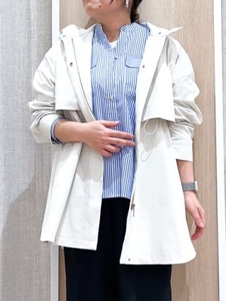 naoさんの「grove｜【撥水／シルエット2WAY】羽織るだけでサマになる、スタンドネックテントラインコート」を使ったコーディネート