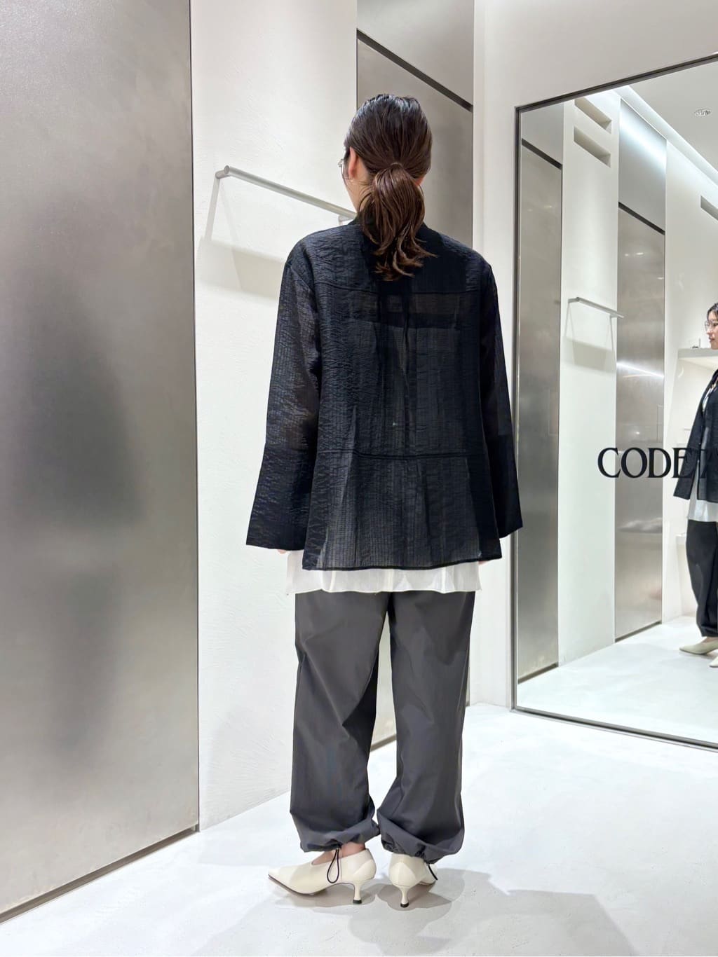 iwamiさんの「CODE A｜point neck ribbon shirts」を使ったコーディネート