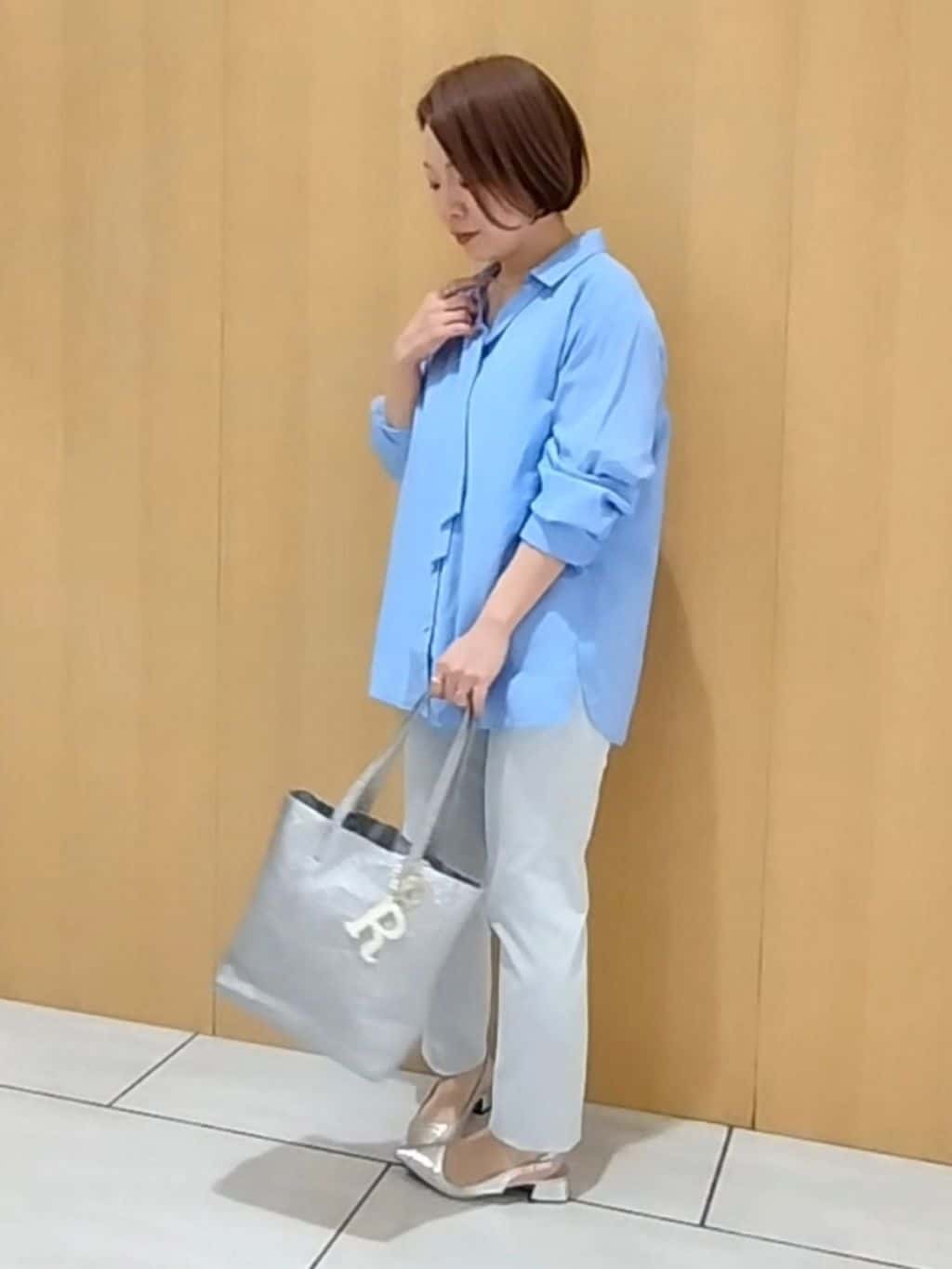 s u g iさんの「UNTITLED｜【接触冷感/洗える/後ろウエストゴム】オックステーパードパンツ」を使ったコーディネート