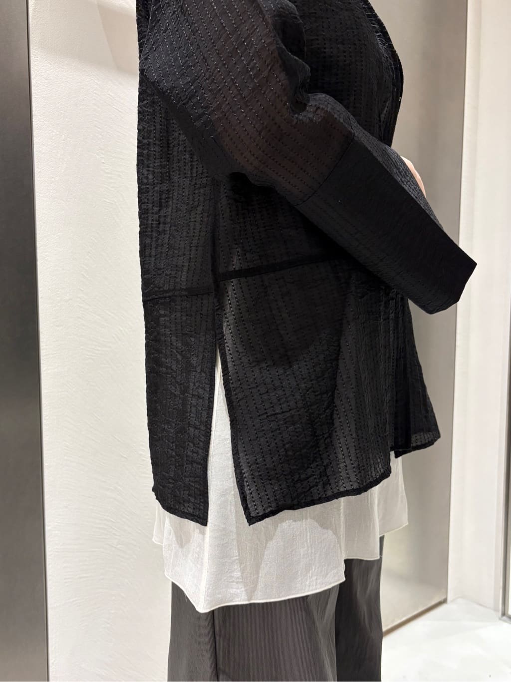 iwamiさんの「CODE A｜point neck ribbon shirts」を使ったコーディネート