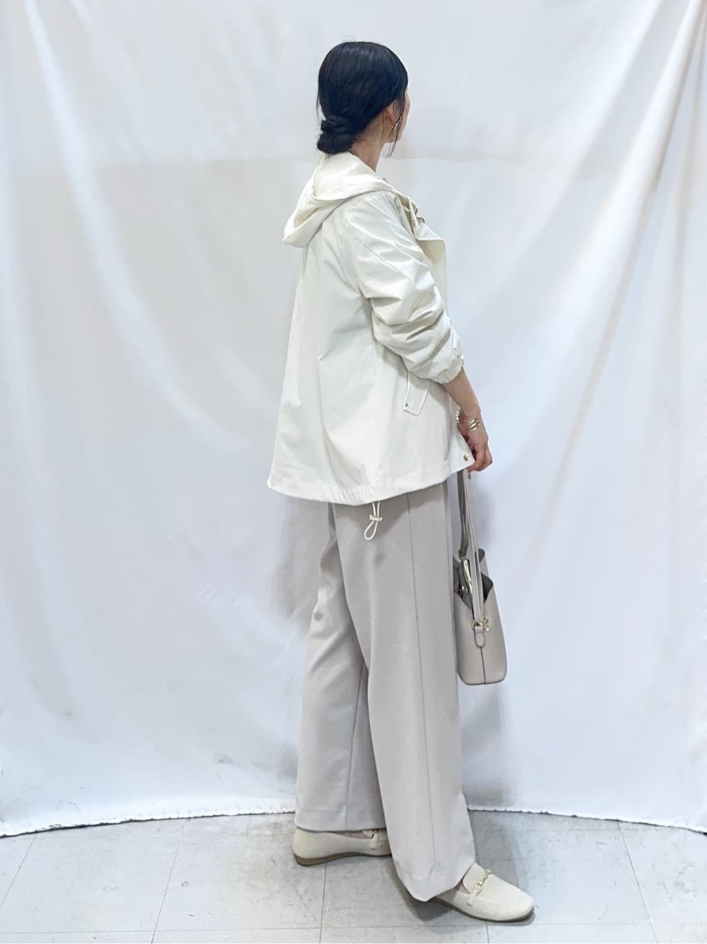 𝐇𝐢𝐫𝐨𝐦𝐢さんの「SHOO･LA･RUE｜【洗濯機可/S-LL】さらりと軽やか インせず着られる すっきり見えドルマンニット」を使ったコーディネート