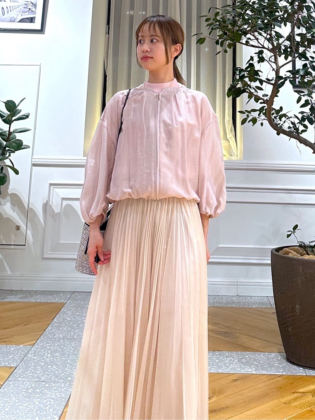 なべこさんの「DRESSTERIOR｜ウォッシャブル シアーショートブルゾン」を使ったコーディネート