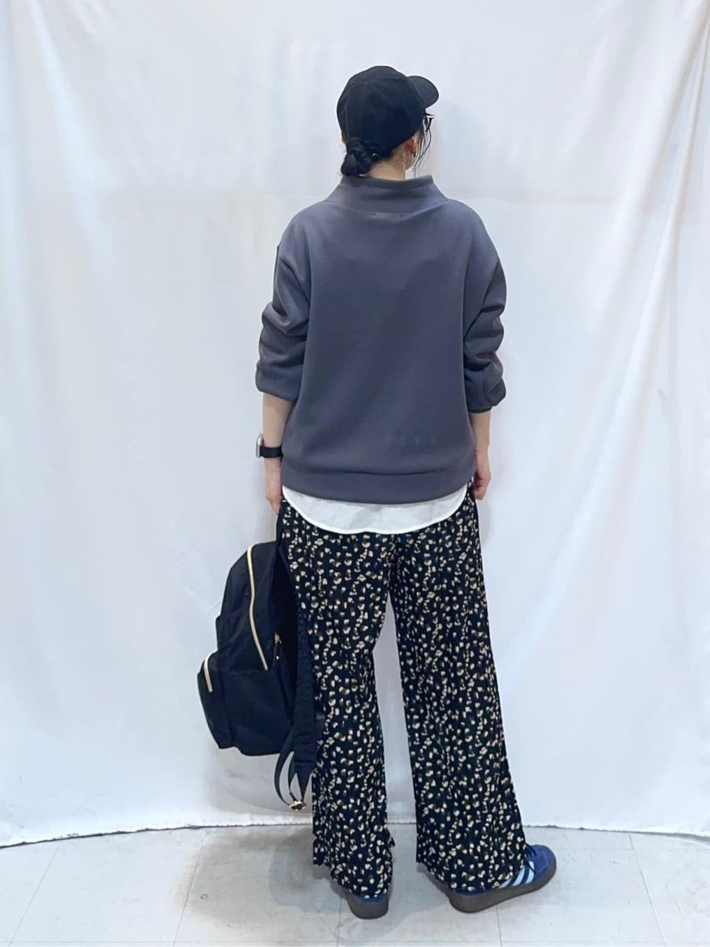 𝐇𝐢𝐫𝐨𝐦𝐢さんの「SHOO･LA･RUE｜もちさらなめらかタッチ 大人が楽を叶える、パーカ風トップス」を使ったコーディネート