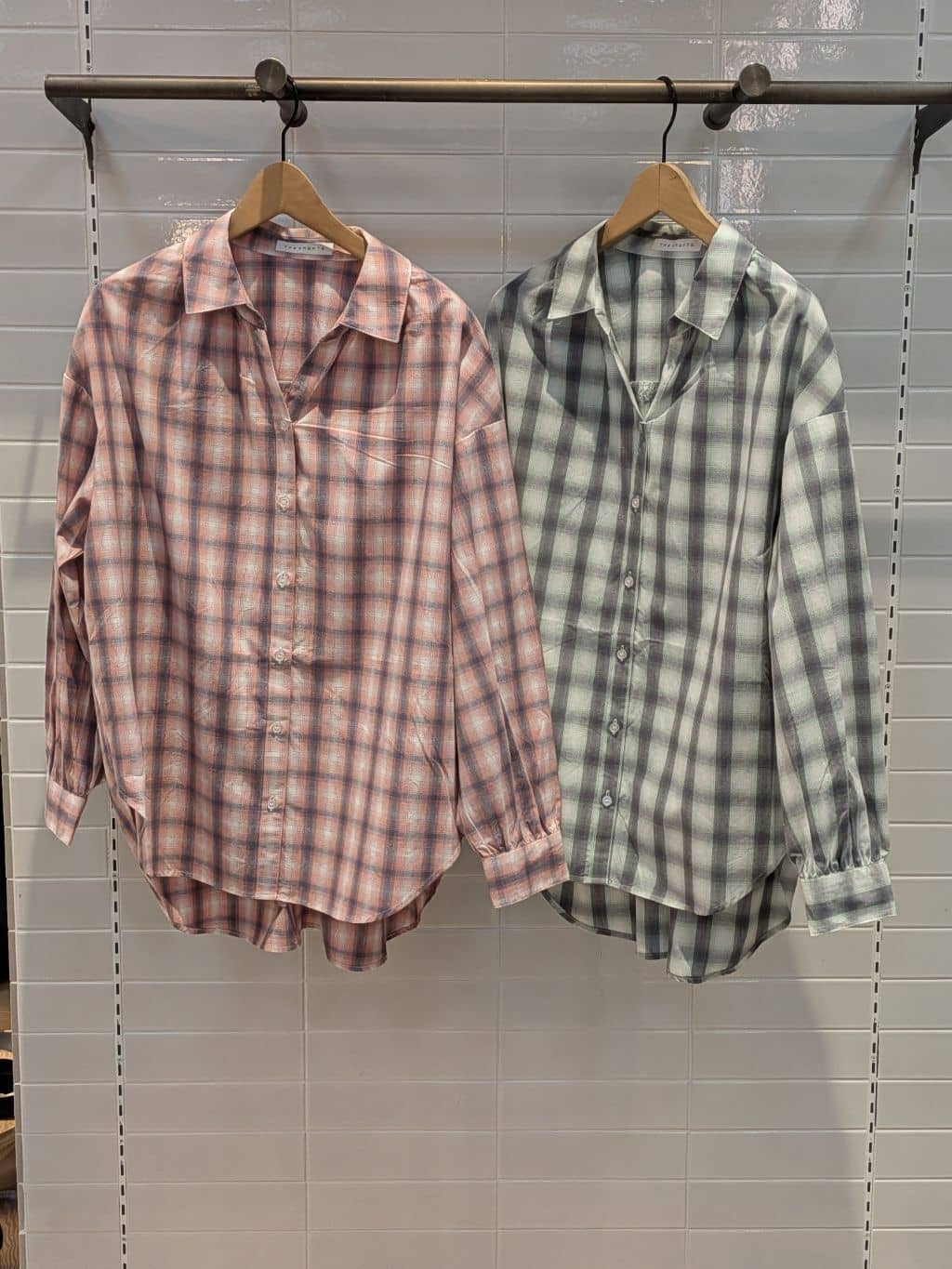 Tomeさんの「THE SHOP TK｜【後ろ姿もサマになる】バックシャーリングシャツ」を使ったコーディネート